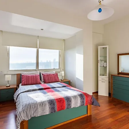 Cozy With Fascinating Bosphorus View In Uskudar *