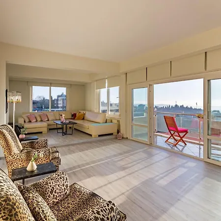 Cozy With Fascinating Bosphorus View In Uskudar Istanbul