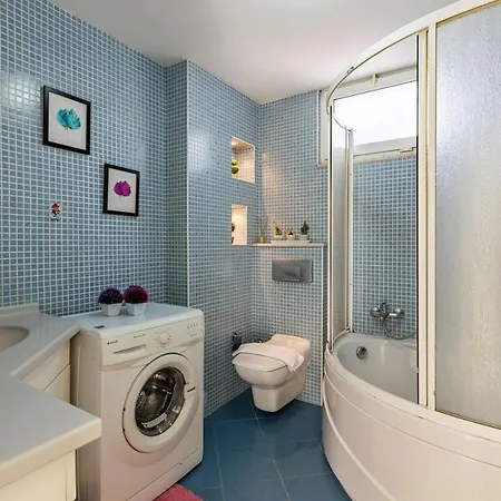 Cozy With Fascinating Bosphorus View In Uskudar Apartment